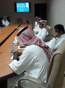 The Dean of the College of Engineering in Al-Qunfudhah Meets with the College Employees